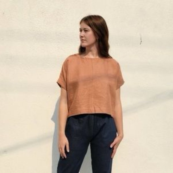 Shelter Tops - Shelter Sunny Tee Clay colour size Medium